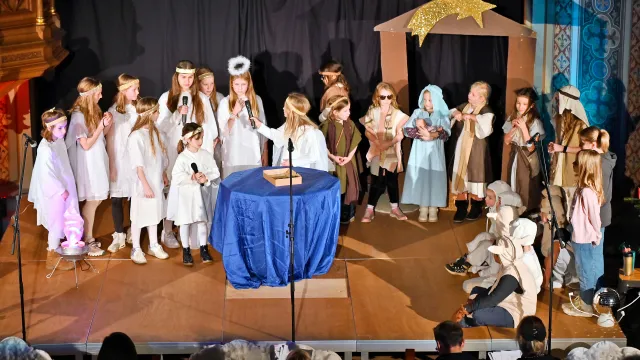 Weihnachtsspiel (Foto: Reformierte Kirchgemeinde Erlenbach) Weihnachtsspiel (Foto: Reformierte Kirchgemeinde Erlenbach)