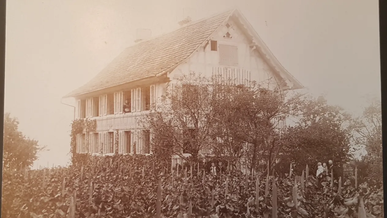 Seestrasse Pfarrhaus alt (Foto: Reformierte Kirchgemeinde Erlenbach) Seestrasse Pfarrhaus alt (Foto: Reformierte Kirchgemeinde Erlenbach)