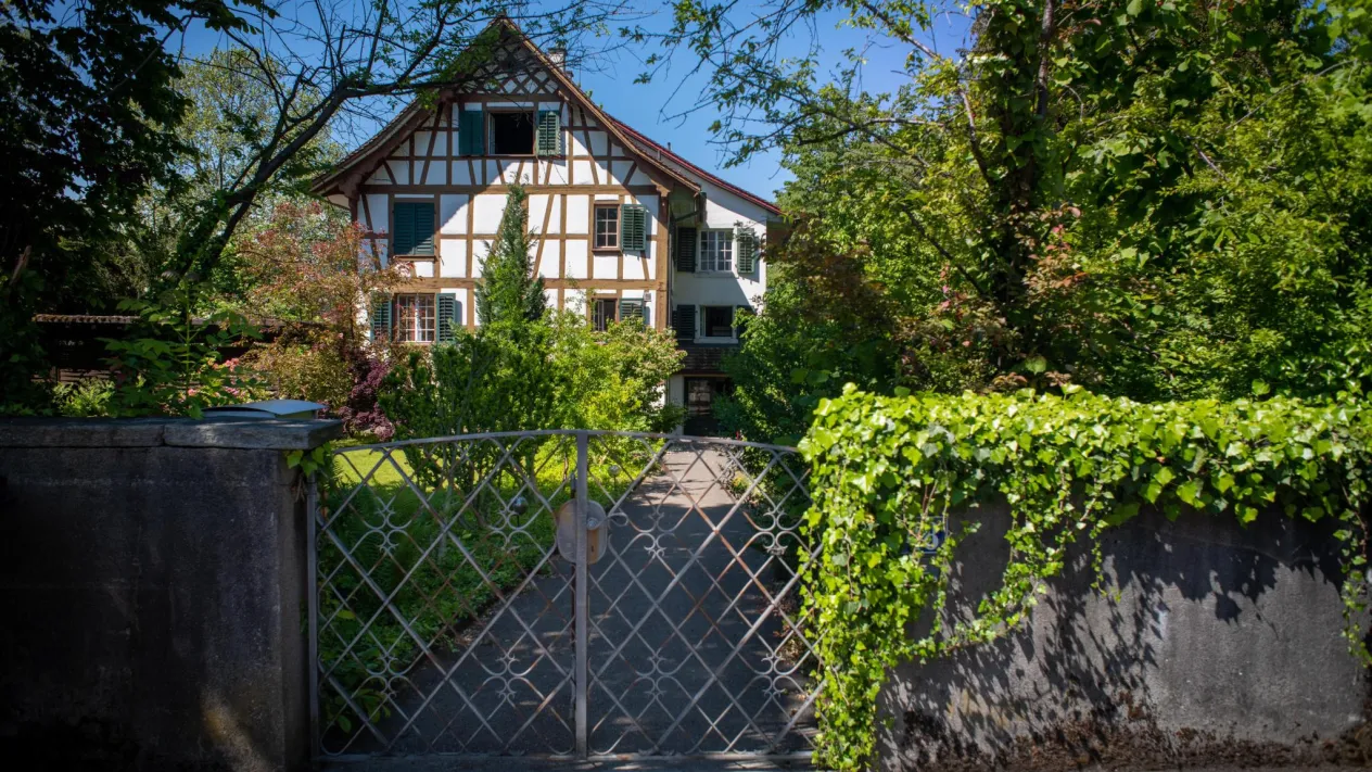 Seestrass Pfarrhaus vor Umbau (Foto: Reformierte Kirchgemeinde Erlenbach) Seestrass Pfarrhaus vor Umbau (Foto: Reformierte Kirchgemeinde Erlenbach)