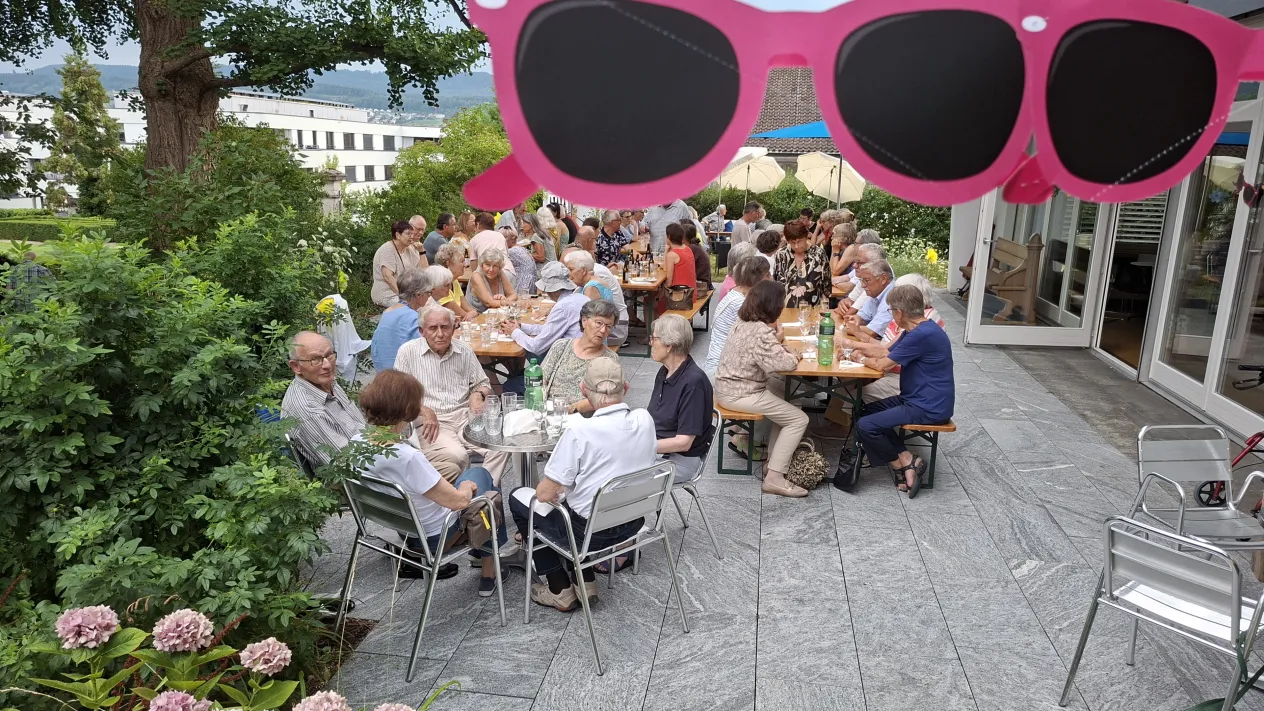 Gemeinschaft Kirchgemeindehaus (Foto: Simone Okoye) Gemeinschaft Kirchgemeindehaus (Foto: Simone Okoye)