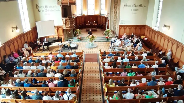 konfirmationsgottesdienst (Foto: Reformierte Kirche Erlenbach) konfirmationsgottesdienst (Foto: Reformierte Kirche Erlenbach)